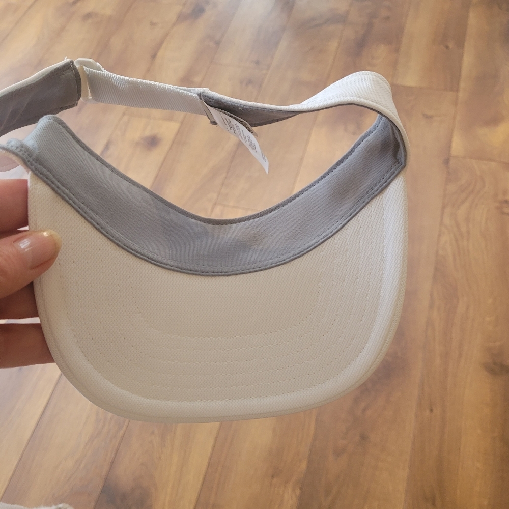 Under Armour Golf Tennis Pickleball Visor. - Picture 6 of 8